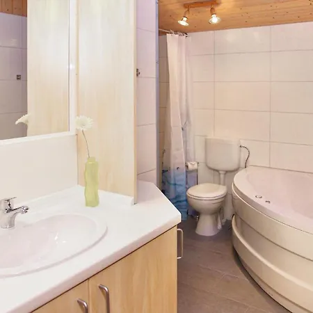 Two-bedroom Holiday In 度假居